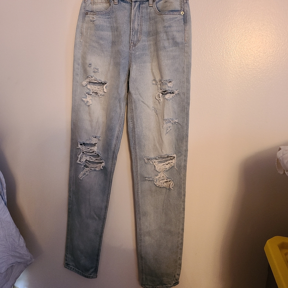 American eagle mom jeans !
